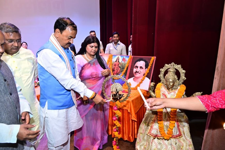 Lucknow : राष्ट्रकवि रामधारी सिंह दिनकर की पुण्यतिथि पर उप मुख्यमंत्री केशव प्रसाद मौर्य ने दी श्रद्धांजलि