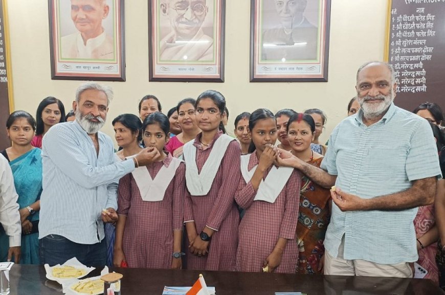 Bajpur: आदर्श कन्या इंटर कॉलेज की तीन छात्राओं ने प्रदेश मैरिट में पाया स्थान। 