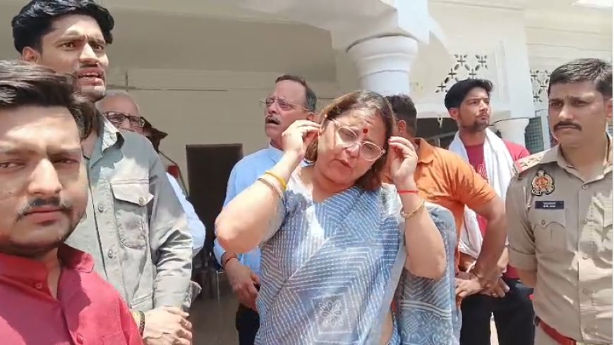 Hardoi : अभिभावक से अभद्रता व 'जूतों पर नाक रगड़ने' के बयान पर भड़का आक्रोश, एबीवीपी ने घेरा कैंपस, वायरल वीडियो ने पकड़ा तूल