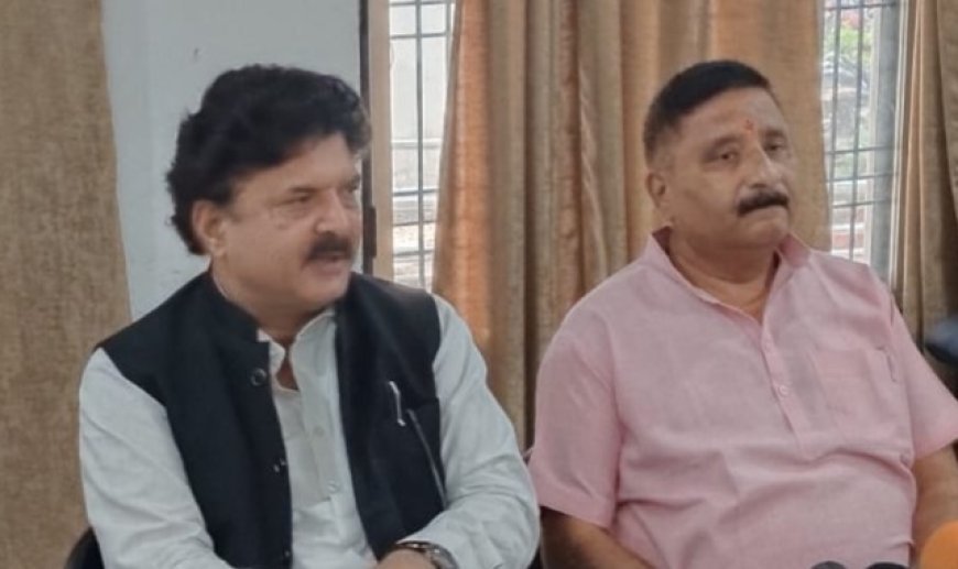 Ballia: जिले में गोवंश संरक्षण को नई मजबूती: 30 गौशालाओं में 2295 गोवंश सुरक्षित, 1130 परिवारों ने अपनाया पालन। 