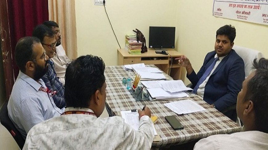 Ballia: राष्ट्रीय लोक अदालत को सफल बनाने हेतु अधिकारियों व बैंक प्रबंधकों की बैठक आयोजित। 