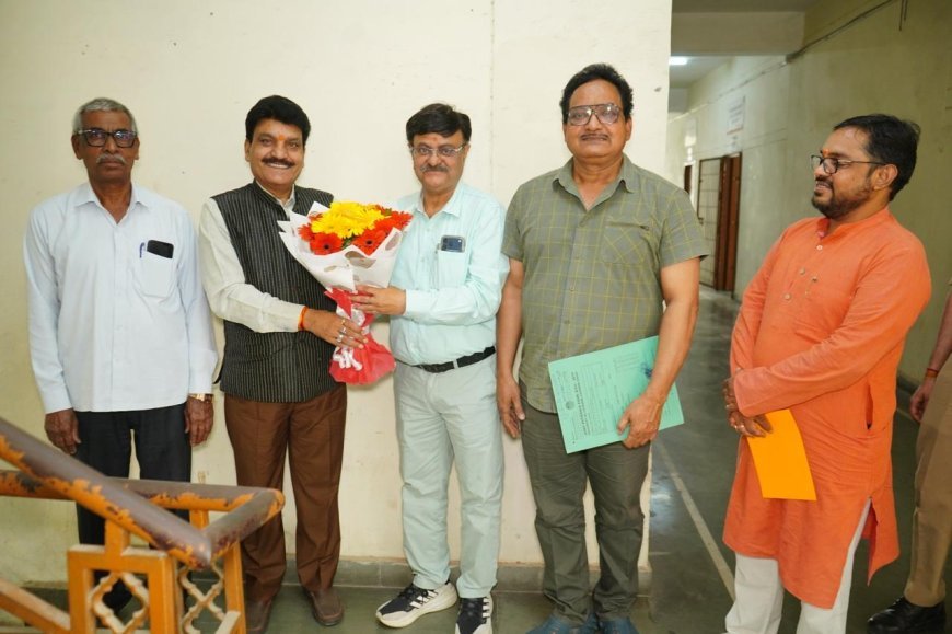 Lucknow : लखनऊ विश्वविद्यालय में ज्योतिष और समाज विज्ञान के समन्वय पर शोध पूरा, डॉ. तेजस्कर पाण्डेय को मिली पी-एच.डी. की उपाधि