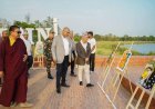 लुंबिनी में बुद्ध जयंती पर भारत-नेपाल की सांस्कृतिक संगम की झलक, भव्य आयोजन में शांति और समरसता का संदेश।