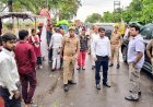 Sitapur: भारी बारिश के बीच डीएम ने किया काशीराम कॉलोनी का निरीक्षण, जल निकासी, बिजली व्यवस्था और गिरे पेड़ों को हटाने के दिए निर्देश।