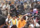 टीएमसी के दो गुटों के बीच खूनी संघर्ष, 3 पुलिसकर्मी और 2 केंद्रीय जवान घायल, गोलीबारी और बमबाजी से दहला इलाका।