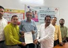 Hardoi: राष्ट्रीय स्वास्थ्य मिशन संविदा कर्मचारी संघ संबद्ध भारतीय मजदूर संघ ने सीएमओ को सौंपा ज्ञापन। 