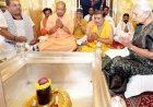 Varanasi : राज्यपाल व मुख्यमंत्री ने किए बाबा विश्वनाथ के दर्शन-पूजन 