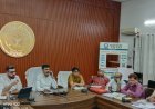 Ballia : पांच करोड़ से अधिक की परियोजनाओं पर डीएम सख्त, अधिकारियों को दिए कड़े निर्देश