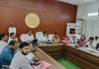 Ballia : आईजीआरएस समीक्षा में डीएम सख्त, शिकायतों के निस्तारण में लापरवाही पर वेतन रोकने की चेतावनी
