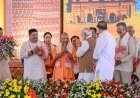 Lucknow : असम सरकार के शपथ ग्रहण समारोह में शामिल हुए उत्तर प्रदेश के मुख्यमंत्री, हिमंता बिस्वा सरमा को दी बधाई