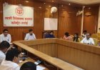 Hardoi : हरदोई में जिलाधिकारी ने फार्मर रजिस्ट्री की समीक्षा बैठक की
