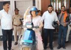 Ballia: सादगी और अनुशासन की मिसाल: विकास भवन समीक्षा बैठक में एक ही गाड़ी से पहुंचे तीन मंत्री, विधायक देतकी सिंह स्कूटी से पहुंचीं। 