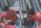कानपुर में शातिर चोर ने महज 53 सेकेंड में उड़ाया लाखों का सोना, महिला दुकानदार को बातों में उलझाकर वारदात को दिया अंजाम।
