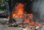 Hapur : विशाल मेगा मार्ट के सामने खड़ी गाड़ी में अचानक लगी भयंकर आग, वाहन जलकर पूरी तरह हुआ नष्ट