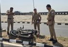 Hapur : सड़क हादसे में मोटरसाइकिल सवार युवक की जान गई, रोड रोलर से टकराई तेज रफ्तार बाइक