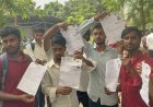 SSC GD परीक्षा अचानक रद्द होने से भड़का छात्रों का आक्रोश, परीक्षा केंद्र के बाहर युवाओं ने काटा भारी हंगामा।