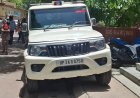 Sitapur : सरकारी नियमों की अनदेखी- तहसीलदार की गाड़ी और दफ्तर के गेट पर काली फिल्म होने से लोग परेशान