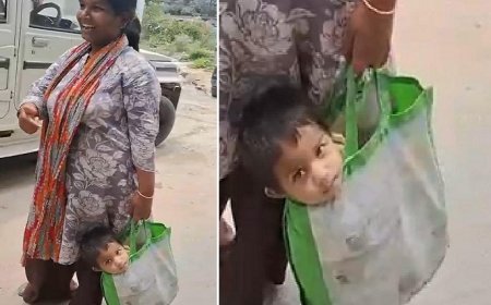 Ayodhya: गोद नहीं, झोले में सफर करता बचपन—मां की लाचारी का वायरल सच, मजबूरी की मार्मिक तस्वीर। 