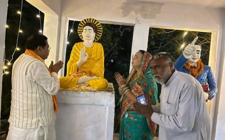 Hardoi: बुद्ध पूर्णिमा पर हरदोई में सजा भव्य बुद्ध-अम्बेडकर मेला, सामाजिक समरसता का दिया संदेश।