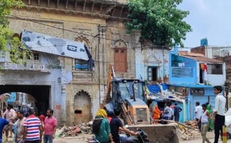 सीतापुर में बड़ा प्रशासनिक एक्शन: रानी कोठी से हटेगा अवैध कब्जा, बुजुर्गों के लिए बनेगा आश्रय।