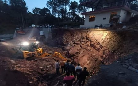 वाराणसी में बड़ा हादसा- निर्माणाधीन होटल के लिए खोदे गए गहरे गड्ढे ने ली पड़ोसी दीवार की बलि, मलबे में दबे तीन श्रमिक
