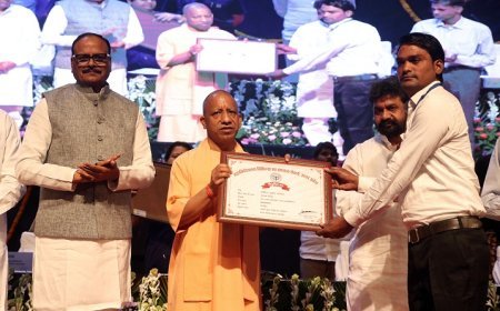 Lucknow: योगी सरकार में पारदर्शी भर्ती से खिले चयनित अभ्यर्थियों के चेहरे, चयनित अभ्यर्थियों ने सीएम योगी का जताया आभार। 