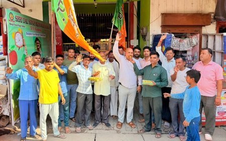 हरदोई में भाजपा की जीत का जश्न, मुकुल सिंह आशा बोले—पश्चिम बंगाल में जनता ने बदला सत्ता का समीकरण। 