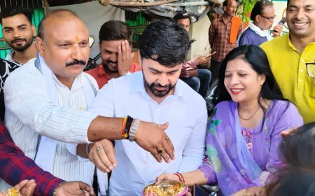 Hardoi: पश्चिम बंगाल में भाजपा की जीत पर हरदोई में जश्न, कार्यकर्ताओं ने झालमुड़ी खिलाकर मनाई खुशी। 