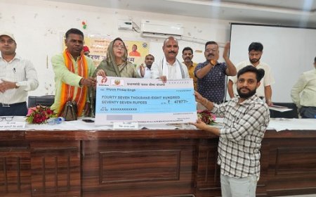 Hardoi: हरदोई में फसल बीमा क्षतिपूर्ति वितरण कार्यक्रम: किसानों को मिली राहत, बीमा कराने पर दिया जोर। 