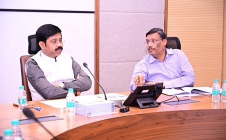 Lucknow: यूपी में औद्योगिक निवेश को रफ्तार: मंत्री नन्द गोपाल गुप्ता ‘नंदी’ ने की निवेश प्रस्तावों की समीक्षा।