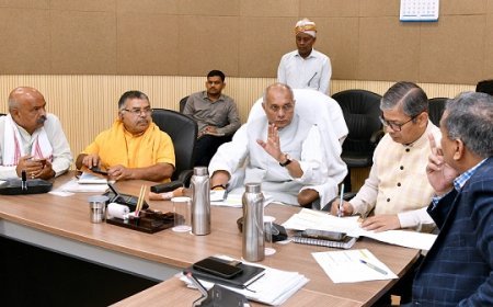 Lucknow: गोबर से समृद्धि का मॉडल: योगी सरकार का बड़ा कदम, कम्पोस्ट-बायोगैस से आत्मनिर्भर बनेंगी गौशालाएं।