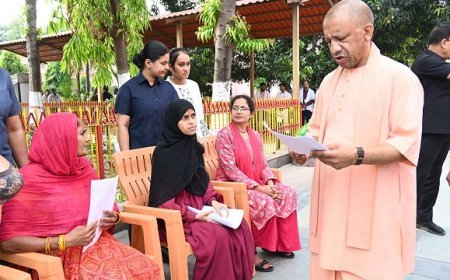 Gorakhpur: जनता दर्शन में 200 फरियादियों की सुनी बात, सीएम का भरोसा—सरकार आपके साथ।