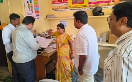 Sitapur: आधा शटर खोलकर महंगी देशी शराब की बिक्री! नियमों की उड़ रहीं धज्जियां, वीडियो वायरल।