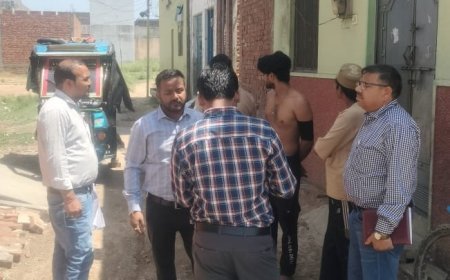 Deoband: विजिलेंस टीम की कार्रवाई, सीढ़ी लगाकर पकड़ी बिजली चोरी। 