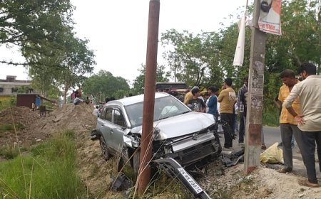 Ballia: रफ्तार का कहर-  ई-रिक्शा और बाइक की जोरदार टक्कर फिर कार भी आकर उसमे  भिड़ी,  ड्यूटी जा रही, एक महिला की मौत 9 घायल। 