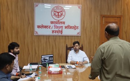 Hardoi: जिलाधिकारी ने जनसुनवाई में सुनीं 56 शिकायतें, त्वरित निस्तारण के दिए निर्देश।