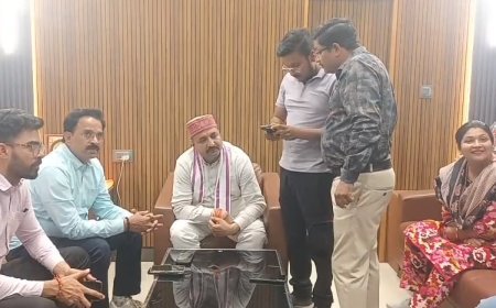 Sambhal: स्व-जनगणना अभियान की जोरदार शुरुआत, भाजपा जिलाध्यक्ष ने खुद भरा फॉर्म, लोगों से की अपील।