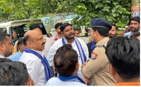 Saharanpur : दलित परिवारों के मकानों पर कार्रवाई के बाद प्रशासन और आजाद समाज पार्टी में समझौता, प्रदर्शन टला