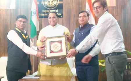Lucknow : जनगणना विकास के लिए जरूरी, मंत्री नरेन्द्र कश्यप ने खुद को पंजीकृत कर नागरिकों से की सहयोग की अपील