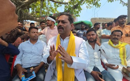 Hardoi : मलिहाबाद ज्ञापन देने जा रहे लोगों को हरदोई पुलिस ने अतरौली सीमा पर रोका, भारी बल तैनात