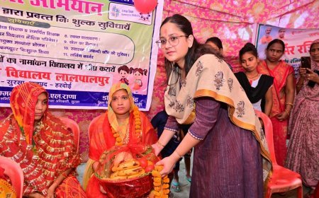Hardoi : मुख्य विकास अधिकारी ने ग्राम चौपाल में सुनीं समस्याएं, स्कूल और गौशाला का किया निरीक्षण