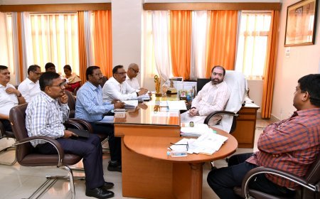 Lucknow : खाद्य रसद विभाग की समीक्षा बैठक: अन्नपूर्णा भवनों के निर्माण में तेजी और गेहूं खरीद लक्ष्य पूरा करने के निर्देश