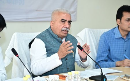 Lucknow : एमएसएमई योजनाओं की प्रगति की मंत्री राकेश सचान ने की समीक्षा