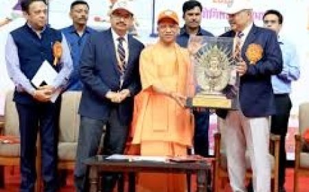 Lucknow : सीएम का खिलाड़ियों को मंत्र- जैसे बैडमिंटन में शटल कॉक को गिरने नहीं देते, वैसे ही सपनों को टूटने न देना