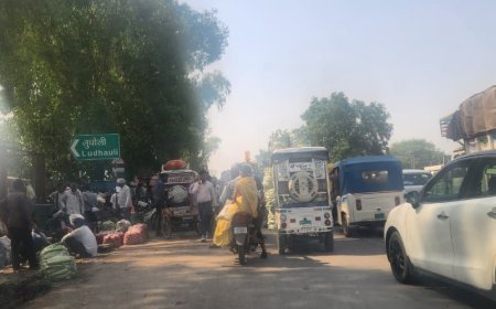 Sitapur : इटौंजा टोल प्लाजा पर अवैध मंडी से लग रहा जाम, रालोद नेता ने जिलाधिकारी से की कार्रवाई की मांग