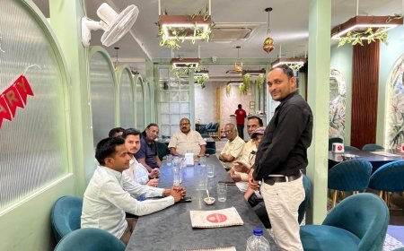 Sambhal : ऑनलाइन दवाओं की बिक्री पर भड़के केमिस्ट, सरकार से पूर्ण प्रतिबंध की मांग