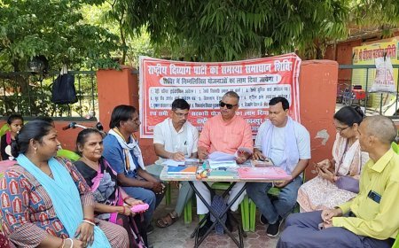 Kanpur : राष्ट्रीय दिव्यांग पार्टी के शिविर में शिकायतों का अंबार, सरकारी योजनाओं के लिए भरे गए फॉर्म