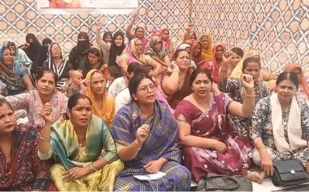 Sambhal : महिला आरक्षण को लेकर भाजपा का धरना, सांसद ज़ियाउर्रहमान बर्क के खिलाफ महिलाओं का प्रदर्शन