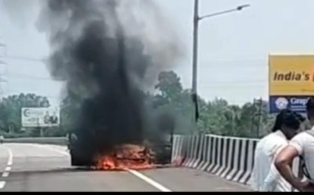 Saharanpur : दिल्ली-देहरादून एक्सप्रेस-वे पर चलती कार बनी आग का गोला, सवारों ने कूदकर बचाई जान