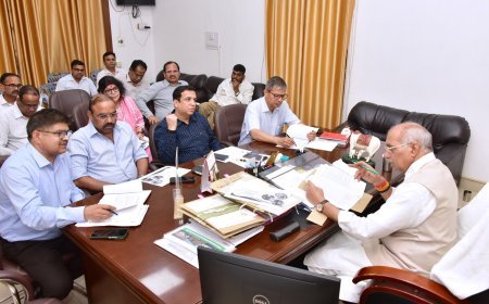 Lucknow : गौशालाओं में पशु आहार की कमी न हो, लक्ष्य पूरा न करने वाले अधिकारियों पर होगी कार्रवाई